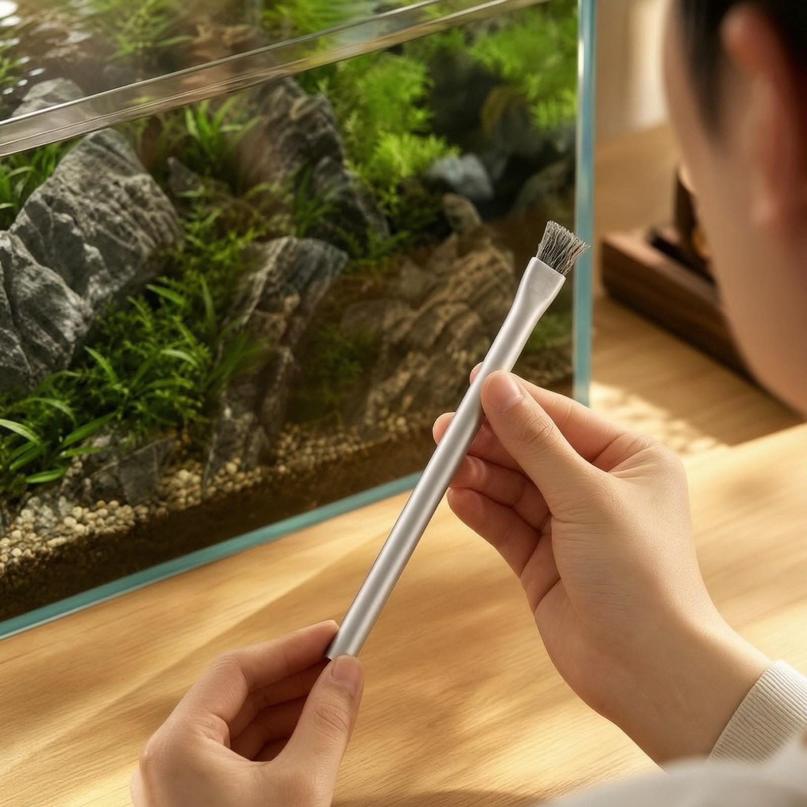 Planted Aquarium Cleaning Kit - ステンレス製ワイヤーブラシ。硬めの素材で、水槽の底面や植物の根元のバイオフィルムを効果的に除去。水槽レイアウトや水草水槽に最適。