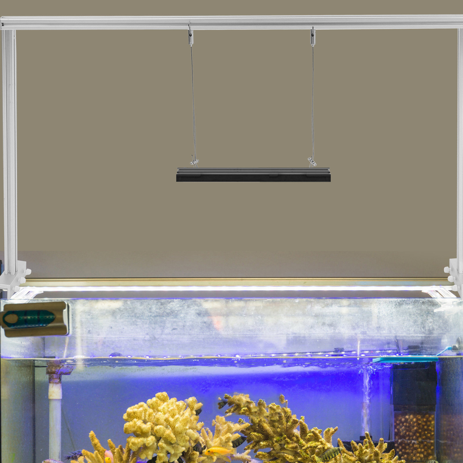 1個入りの水槽用ライトスタンド。頑丈な構造で、ランプの設置に - Planted Aquarium Hanging Light のレビューと価格